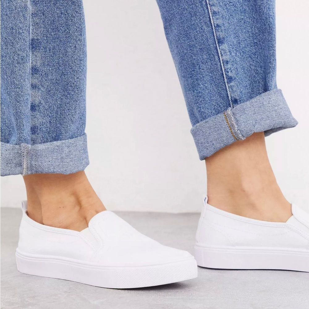 *NWT* ASOS Design Slip On Canvas Sneakers in White - Size 6 US